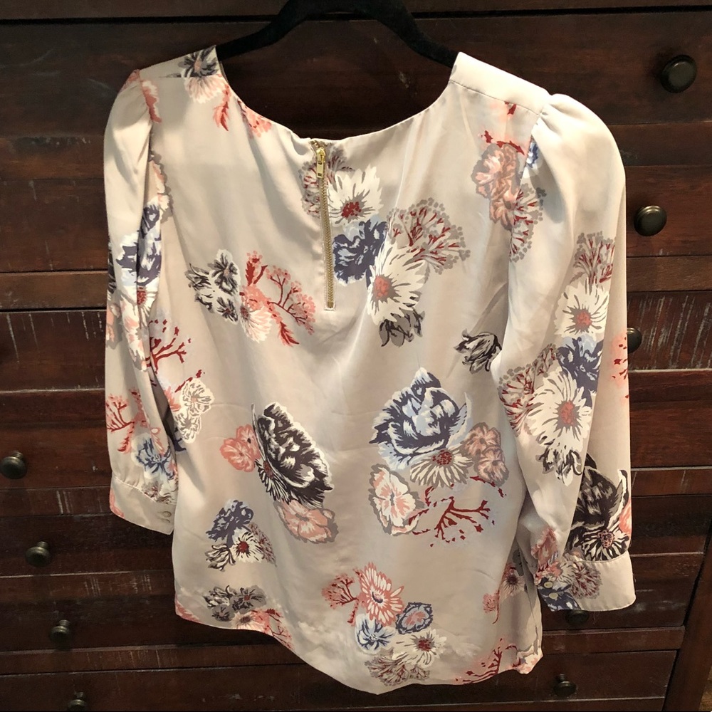 Blouse - Picture 2 of 3